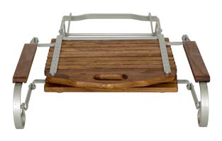 Bier tuinmeubelen opgevouwen.