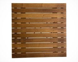 Bier tuinmeubelen voor vier.