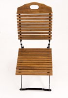 Biertuinstoel van voren gezien...