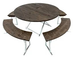 Goede doorgang voor biertent set met 4 banken.