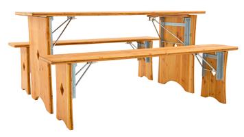 Biertenten met houten lambrisering.