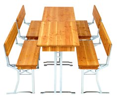 Marquee sets gemaakt van Douglas sparren geplaatst in rijen.