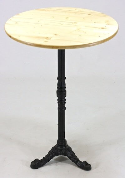 hoge tafel met driepoot kolom 