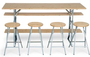 Hoge tafel door het verhogen van een biertafel als een bar.