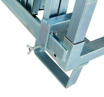 Kantel het transportframe van de veiligheidstafel naar beneden